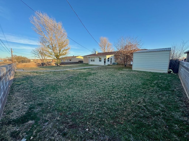 view of yard with a shed