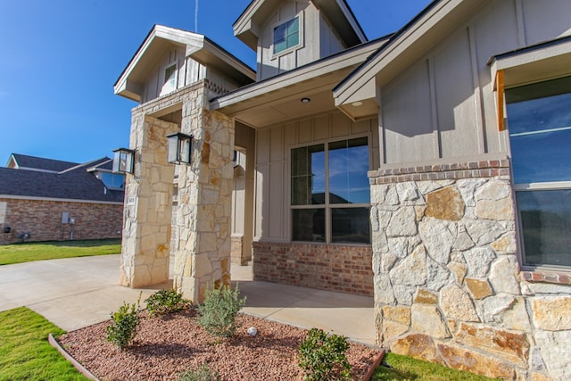 view of property entrance