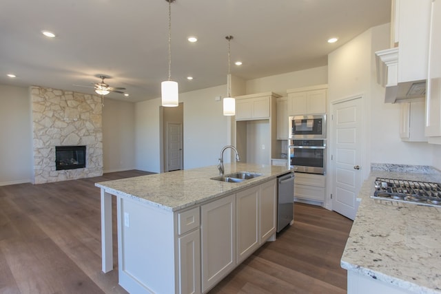 kitchen featuring sink, white cabinetry, an island with sink, pendant lighting, and stainless steel appliances