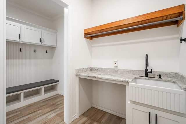 mudroom featuring light hardwood / wood-style floors, sink, and crown molding