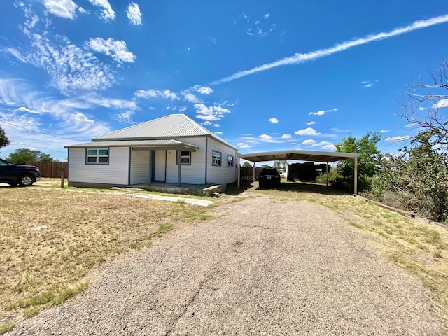 3007 S Anderson Rd, Big Spring, TX 79720 - view of front of home with dirt driveway and covered porch
