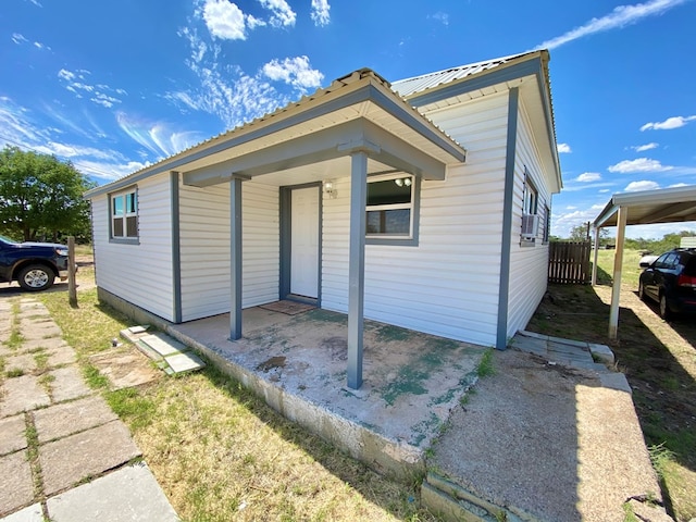 3007 S Anderson Rd, Big Spring, TX 79720 - view of front facade featuring a metal roof and covered porch