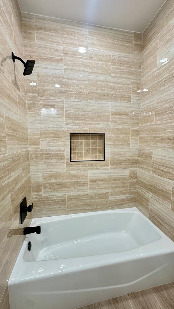 2118 S County Rd 1059, Midland, TX 79706 - full bath with tub / shower combination