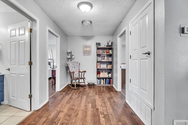 3612 Parkway Rd, Big Spring, TX 79720 - sitting room with wood finished floors and a textured ceiling
