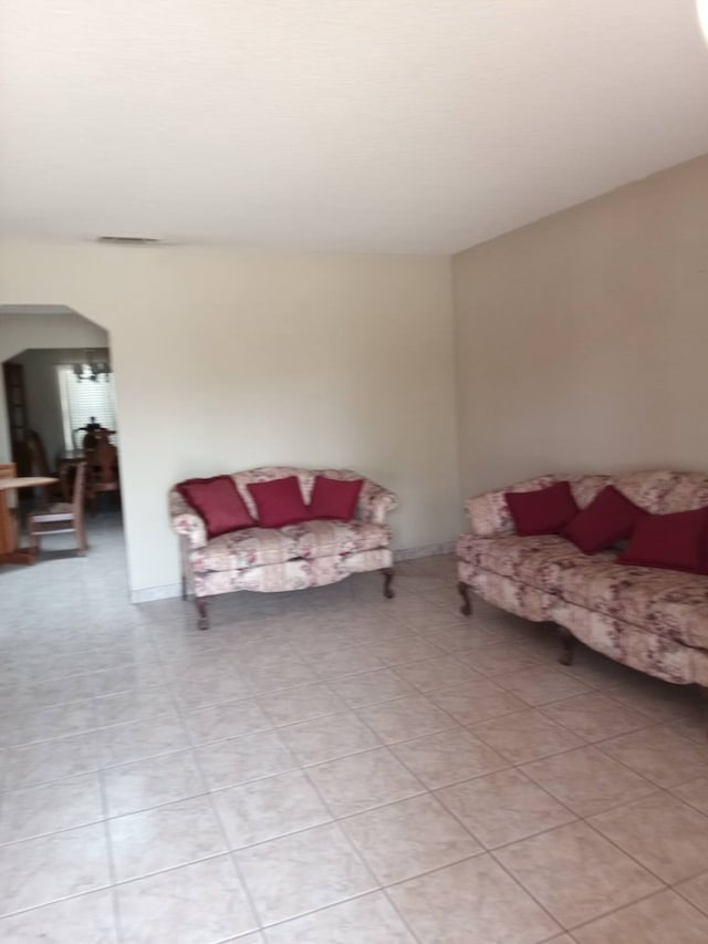 1607 E Pecan Ave, Midland, TX 79705 - living room featuring arched walkways