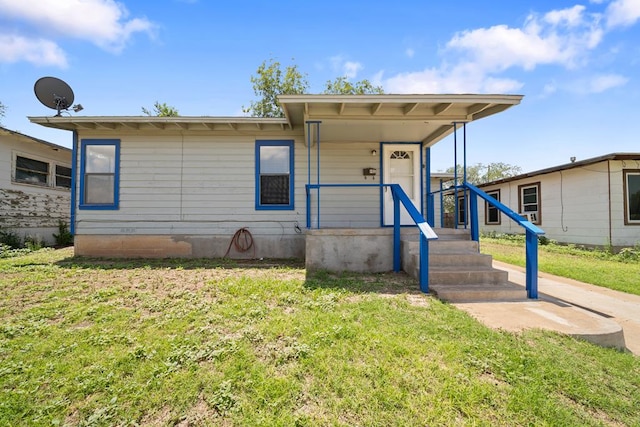 1410 Tucson Rd, Big Spring, TX 79720 - view of front facade featuring a front lawn