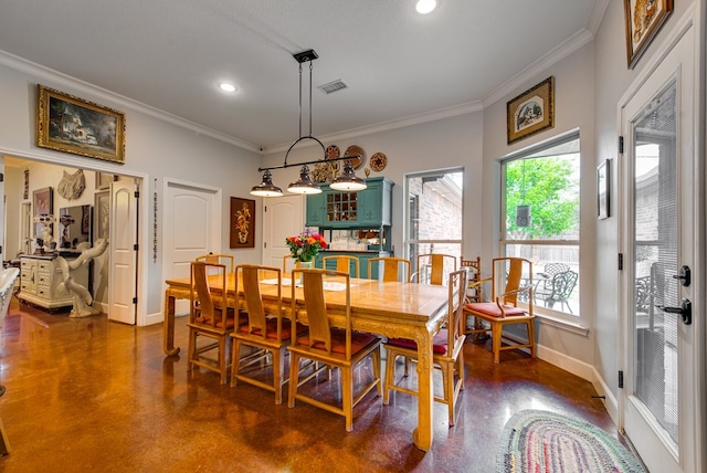 dining area with crown molding, baseboards, recessed lighting, and finished concrete floors