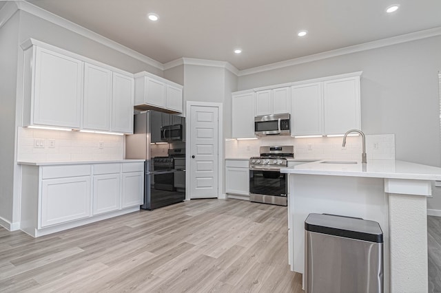 2013 Swenson St, Midland, TX 79705 - kitchen with stainless steel appliances, a sink, backsplash, crown molding, and light wood finished floors