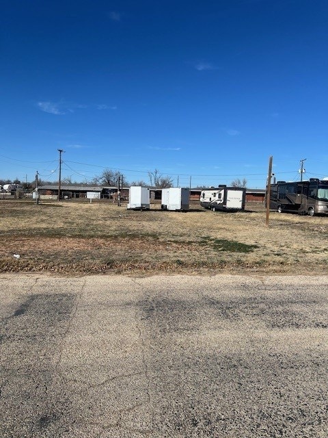 126 Coliseum Dr, Snyder, TX 79549 - view of yard