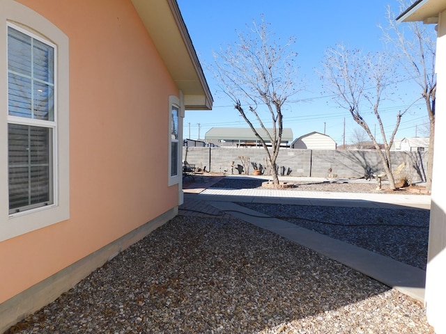 view of yard featuring a patio area