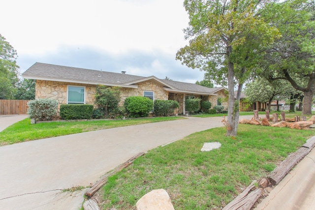 ranch-style house with a front yard