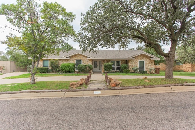 ranch-style home with a front yard