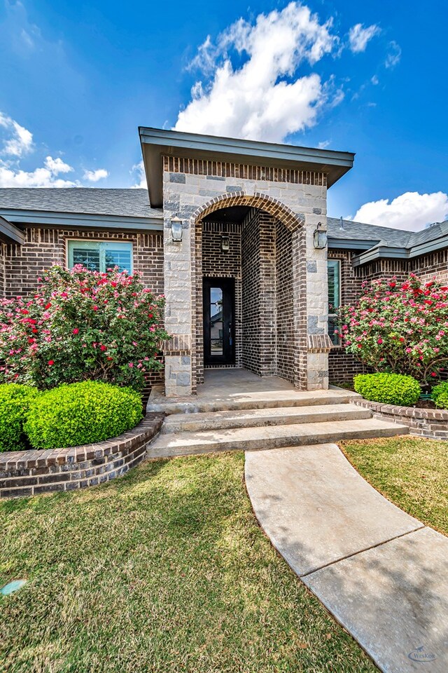 property entrance featuring stone siding