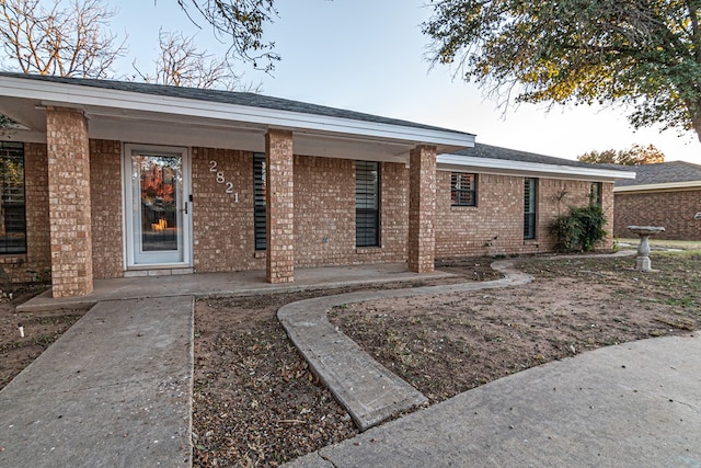 property entrance featuring covered porch