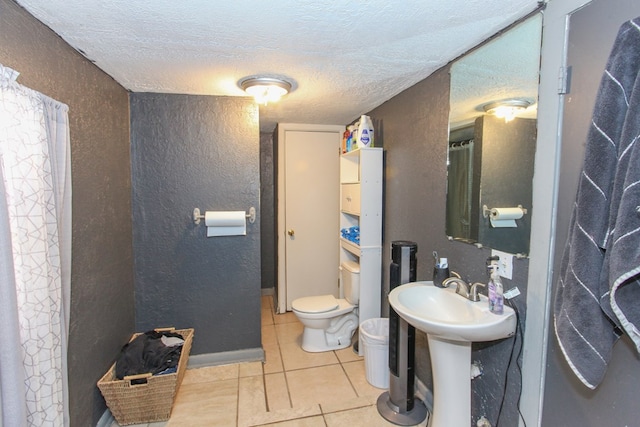 2101 Grace St, Big Spring, TX 79720 - full bath with a textured wall, tile patterned floors, and a textured ceiling