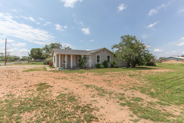 2101 Grace St, Big Spring, TX 79720 - ranch-style home featuring a porch
