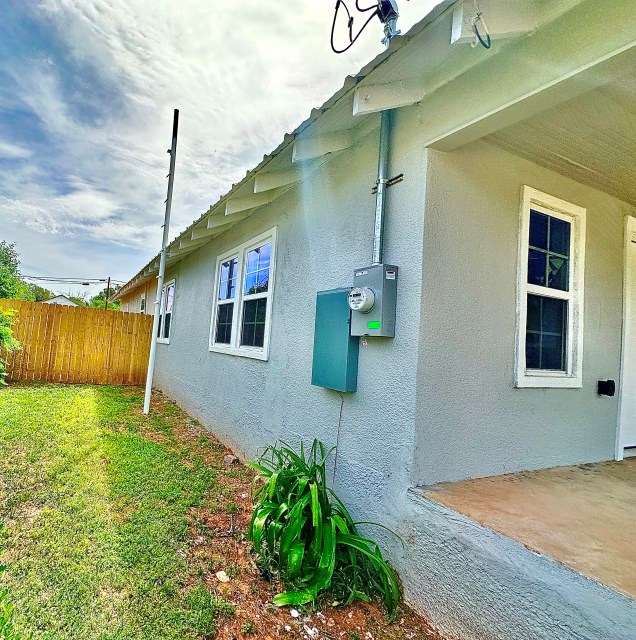 1004 Oak St, Sweetwater, TX 79556 - photo 2