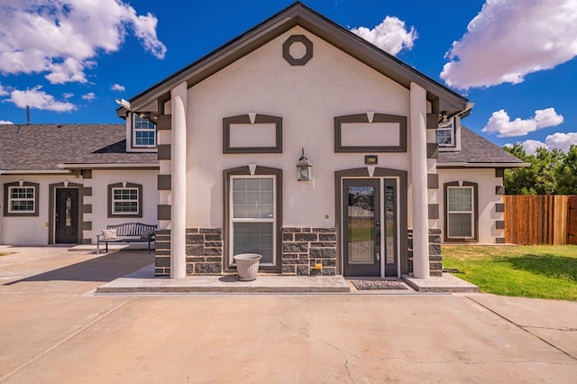 view of front of property