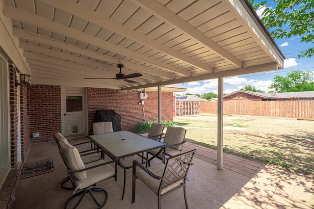 view of patio featuring a fenced backyard, outdoor dining space, and ceiling fan