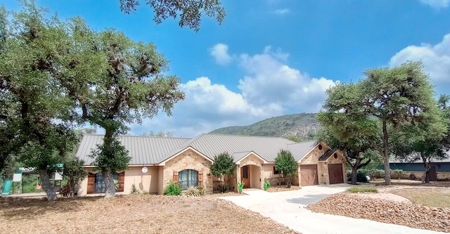 single story home with a mountain view