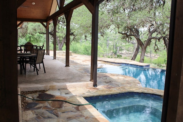 view of pool with an in ground hot tub and a patio area