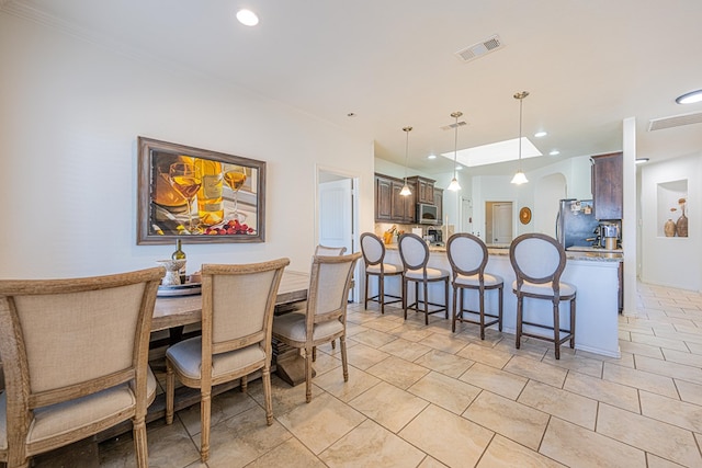 dining room with arched walkways, visible vents, and recessed lighting