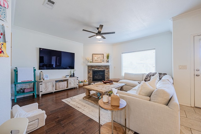 living area featuring visible vents, a ceiling fan, wood finished floors, a textured ceiling, and crown molding