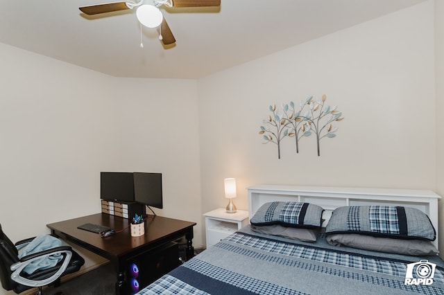 bedroom with ceiling fan