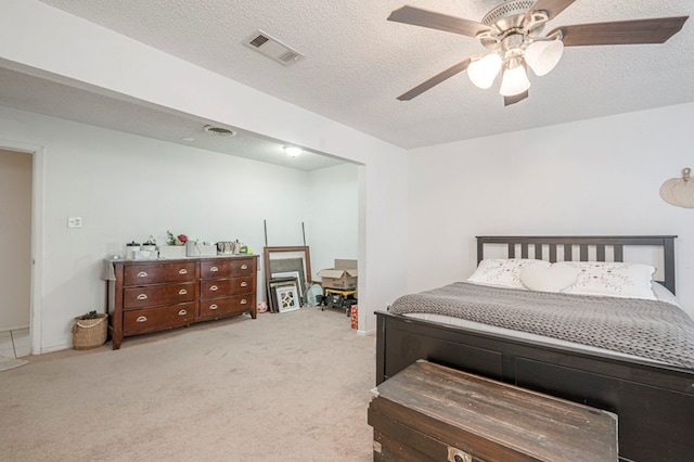 bedroom featuring a textured ceiling, ceiling fan, and carpet