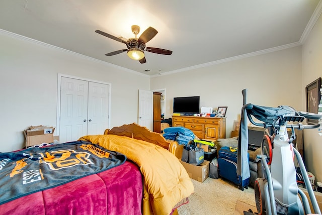 carpeted bedroom with ornamental molding, ceiling fan, and a closet