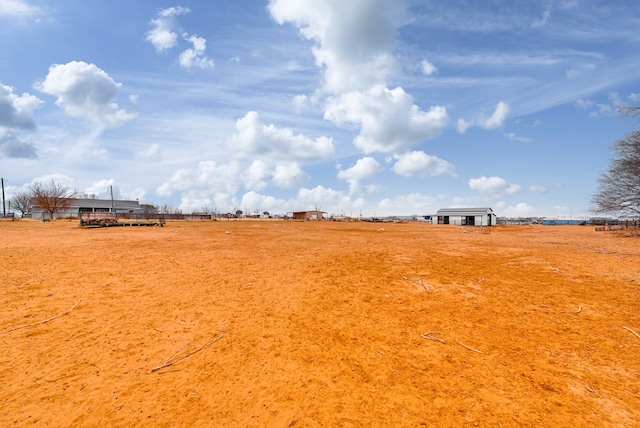 view of yard featuring a rural view