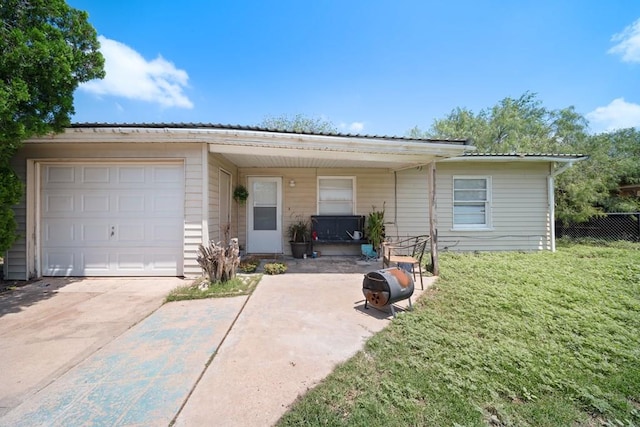 1213 Ridgeroad Dr, Big Spring, TX 79720 - single story home featuring driveway and a garage