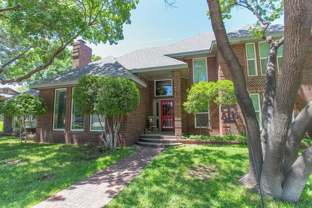 view of front of house with a front lawn