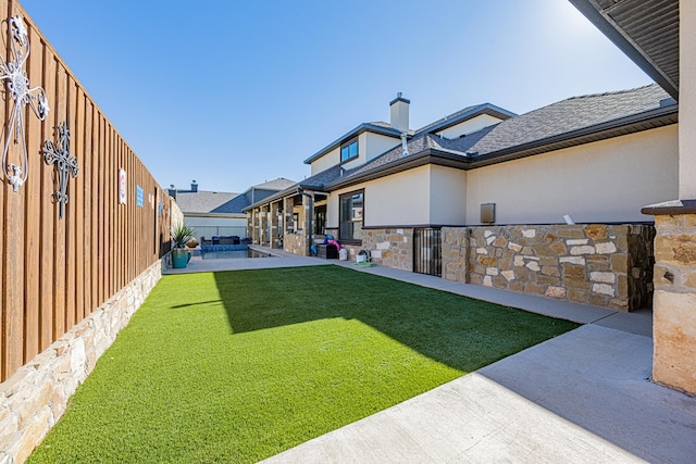 view of yard featuring a patio