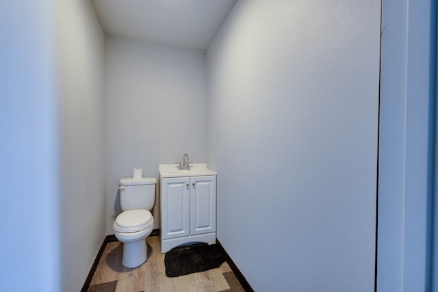 600 NW 8th St, Big Spring, TX 79720 - bathroom with wood finished floors and vanity
