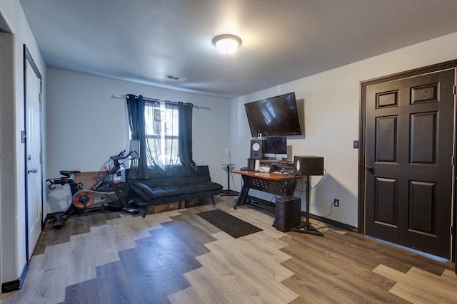 600 NW 8th St, Big Spring, TX 79720 - foyer featuring light wood finished floors