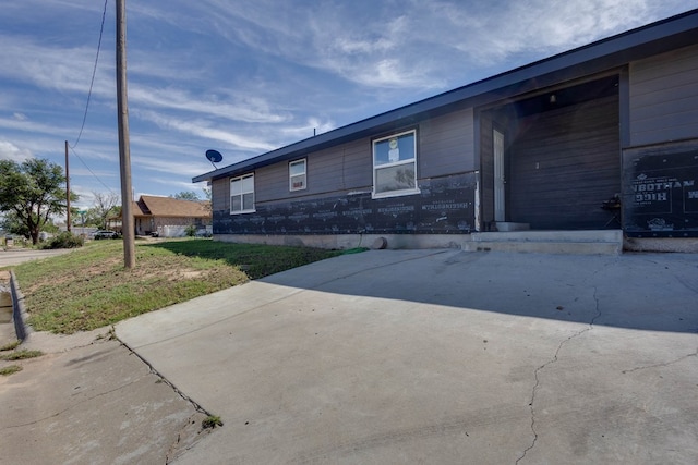 600 NW 8th St, Big Spring, TX 79720 - view of side of property featuring a yard