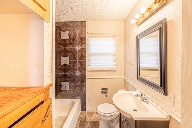 1204 Tinker St, Seagraves, TX 79359 - bathroom featuring a textured wall, toilet, vanity, a textured ceiling, and a tub
