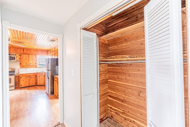 1204 Tinker St, Seagraves, TX 79359 - view of closet