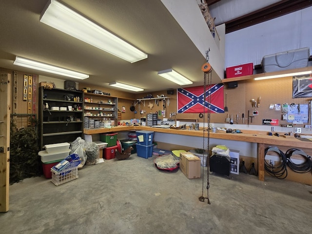 6101 Fm 715, Midland, TX 79706 - garage with a workshop area