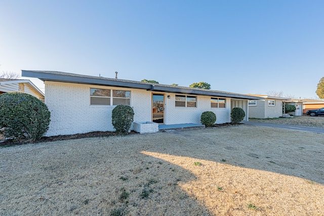 ranch-style home with a front lawn