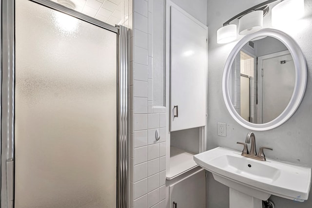2008 Bedford Dr, Midland, TX 79701 - bathroom featuring a sink and a stall shower