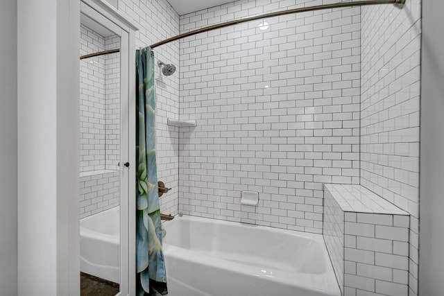 full bath with shower / tub combo