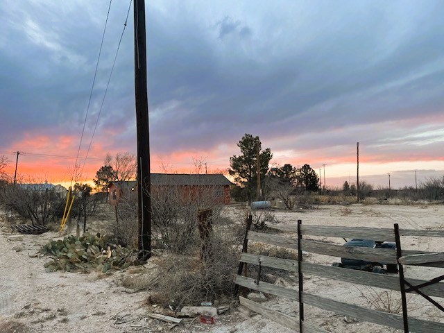 yard at dusk with fence