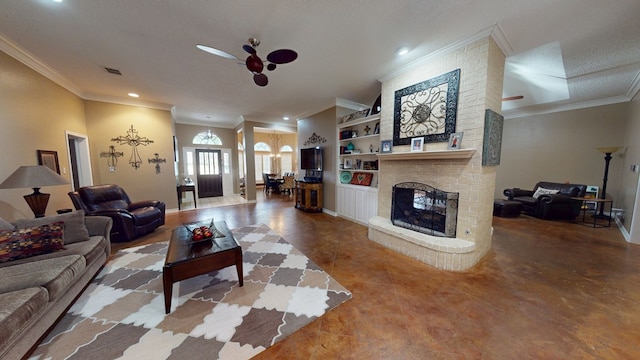 living area with a ceiling fan, baseboards, recessed lighting, visible vents, and ornamental molding