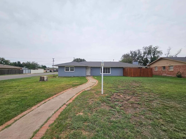 view of front facade with a front lawn