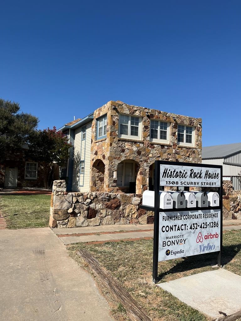 view of front facade with stone siding