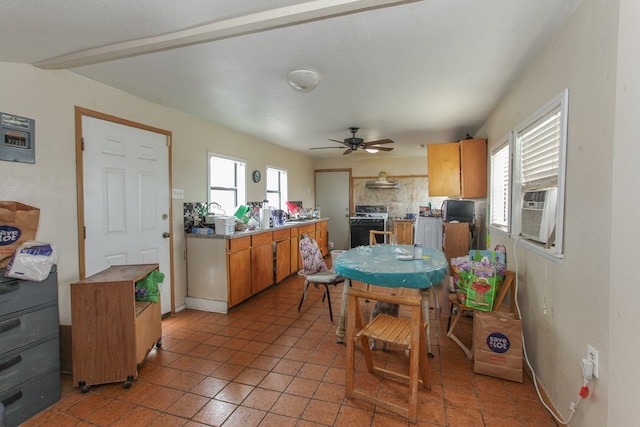 kitchen with stove and ceiling fan