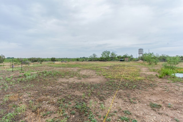 view of yard featuring a rural view