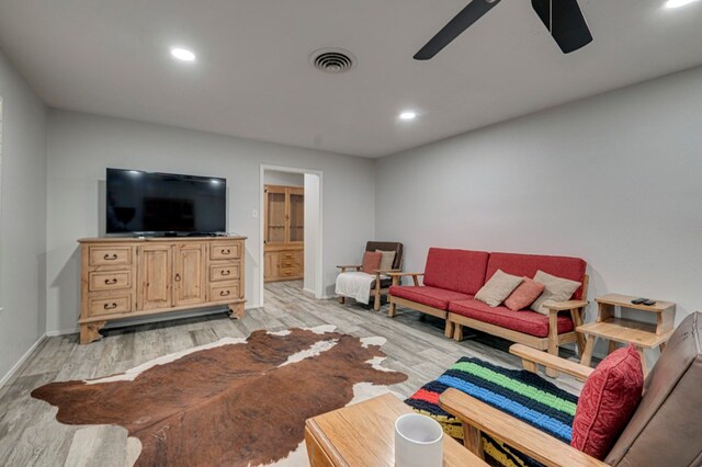 4003 Angelina Dr, Midland, TX 79705 - living room featuring a ceiling fan, light wood-style floors, recessed lighting, and baseboards